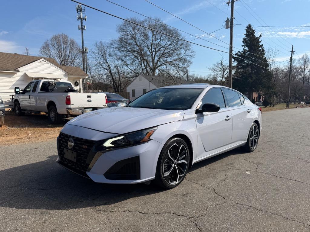 2023 Nissan Altima SR