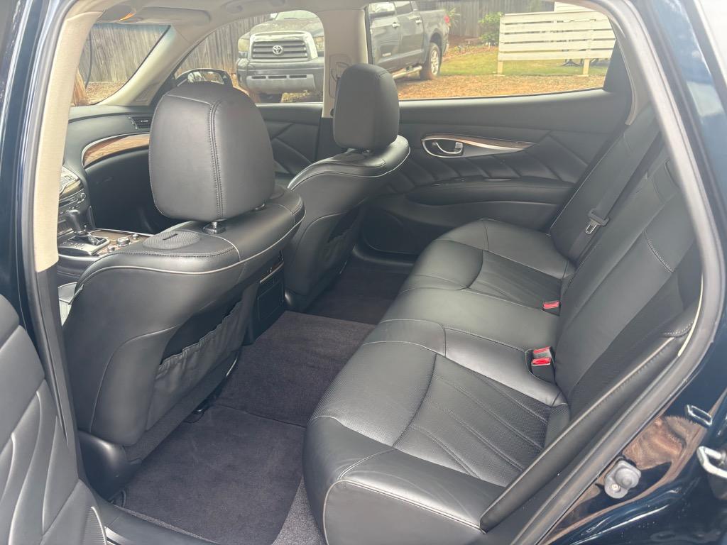 2019 INFINITI Q70L LUXE - Photo 9