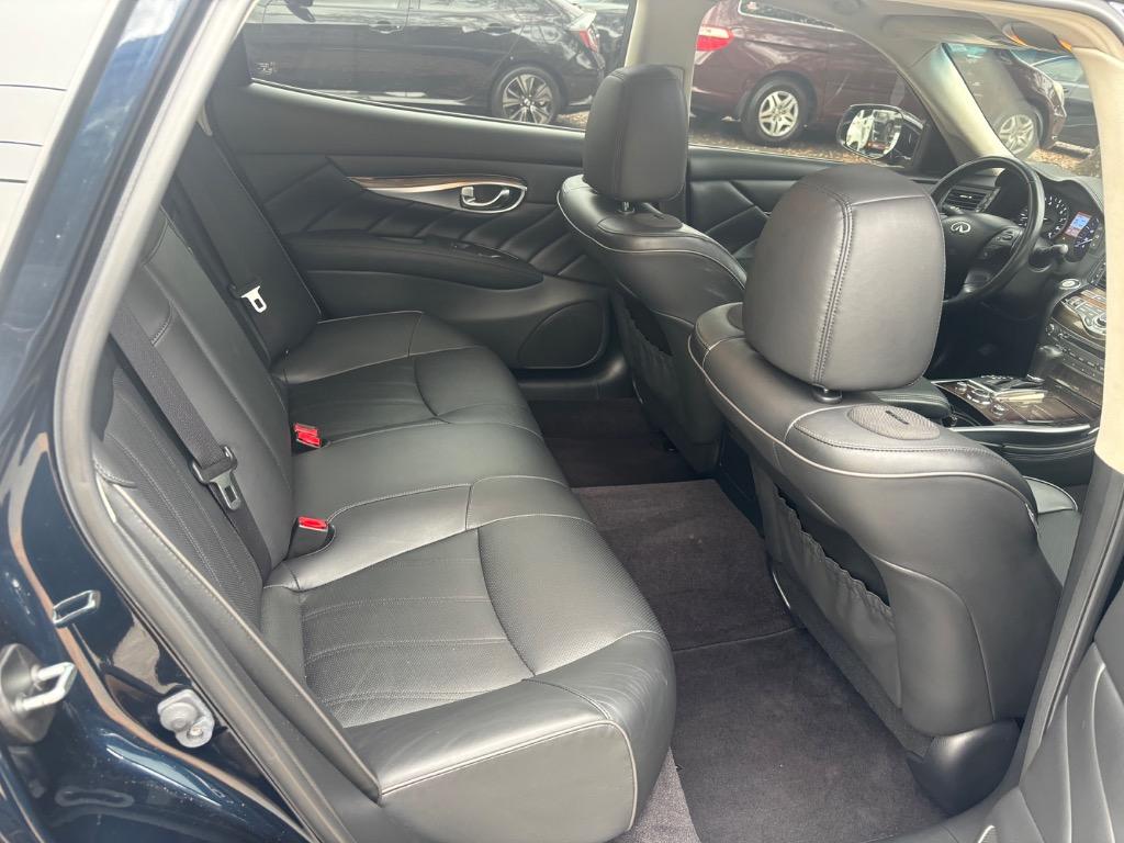 2019 INFINITI Q70L LUXE - Photo 13