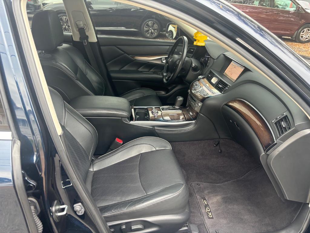 2019 INFINITI Q70L LUXE - Photo 12